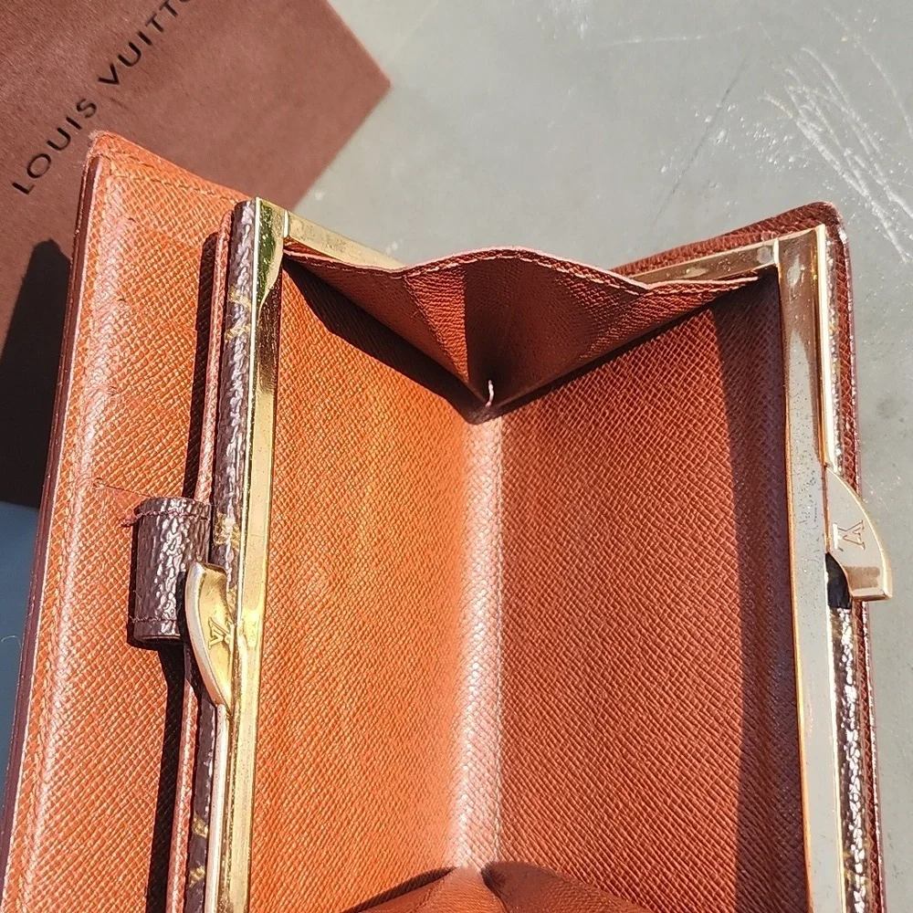 Authentic Louis Vuitton kisslock wallet - Picture 10 of 15